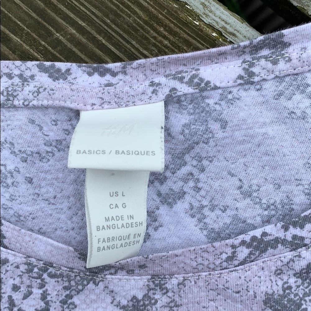 🌻 5 for $25 H&M Python Snake Basic Tee Large - Picture 2 of 6